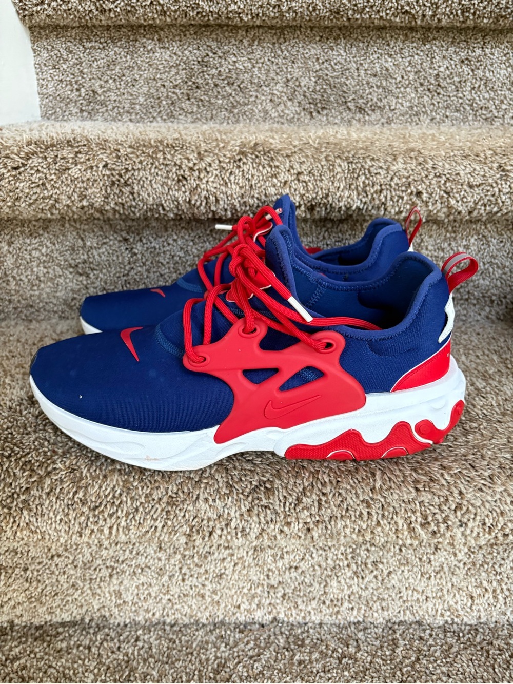 Nike CW 5586-400 Men’s USA Red , White and Blue Performance Slip-On Sneakers